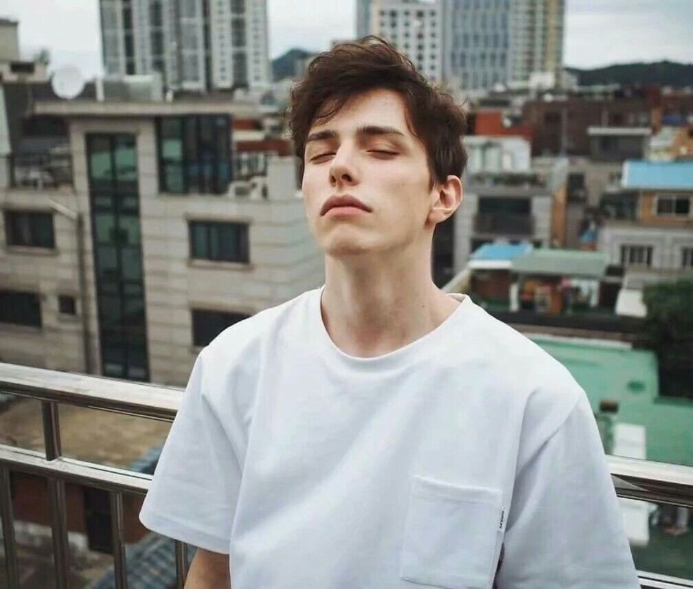 Holden Lowe